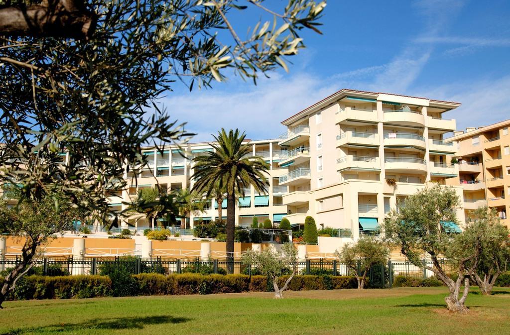 Residence Odalys Les Pins Bleus Juan-les-Pins Exterior photo